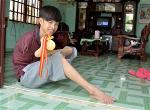 cau-be-khong-tay-doat-huy-chuong-boi-loi