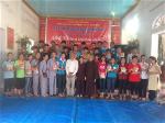 ts-nguyen-manh-hung-va-su-co-quang-khiet-chup-anh-cung-cac-ban-tinh-nguyen-vien