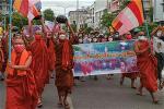 tang-si-phat-giao-myanmar-tuan-hanh-phan-doi-che-do-doc-tai-quan-su-1