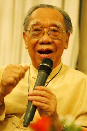 Giao Su Tran Van Khe