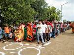 buoi-phat-qua-cuu-doi-o-2-lang-dugarpur-amobha-05